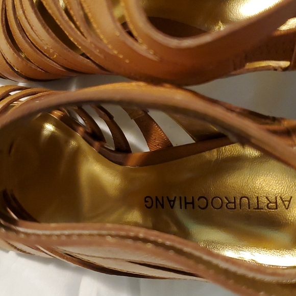 Arturo Chiang  tan (camel color) open toe with gold zipper back of heels - Picture 7 of 7